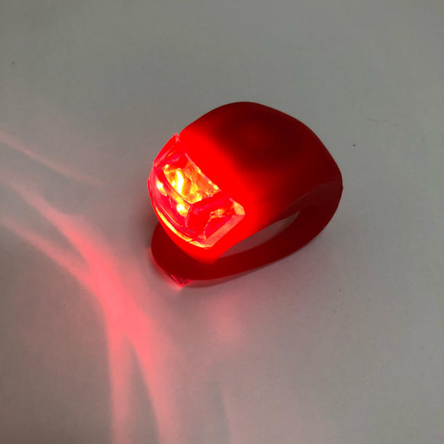 新品　高感度カラーLEDライト　レッド　2個セット　簡単取り付け スポーツ/アウトドアの自転車(その他)の商品写真