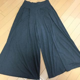 ユニクロ(UNIQLO)の美品　ユニクロ　ガウチョ　ワイド　パンツ　Mサイズ(カジュアルパンツ)