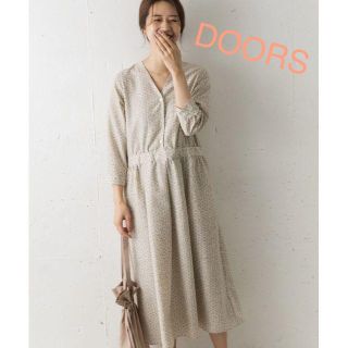 アーバンリサーチドアーズ(URBAN RESEARCH DOORS)の【DOORS】ジオメトリックプリントワンピース グレージュ(ロングワンピース/マキシワンピース)