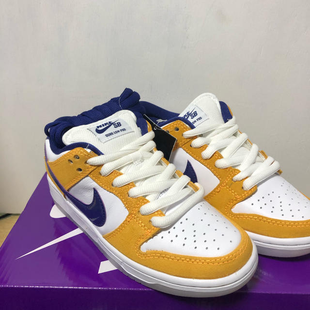 NIKE(ナイキ)のNIKE SB DUNK LOW PRO LASER ORANGE レディースの靴/シューズ(スニーカー)の商品写真