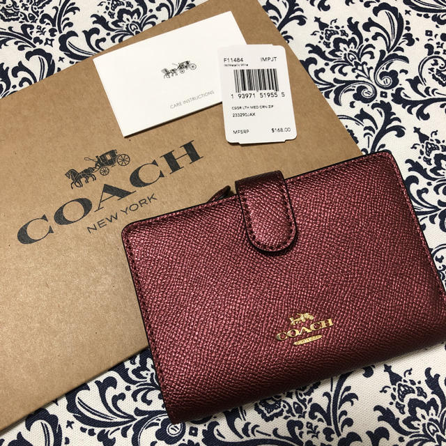 COACH(コーチ)のすぐ届く！【新品未使用】コーチ◆二つ折り財布◆メタリックワイン◆シンプル◆母の日 レディースのファッション小物(財布)の商品写真