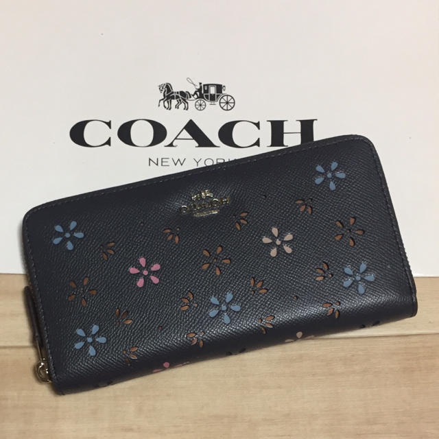 新品に近い　COACH コーチ 長財布　黒　ブラック　花柄