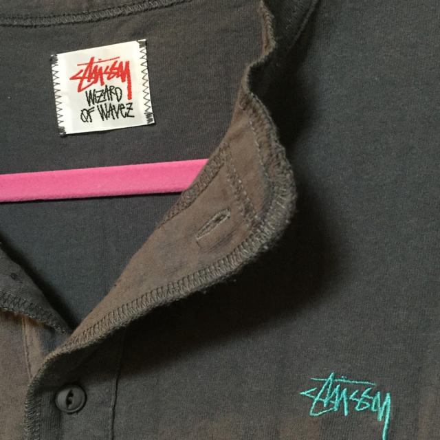 STUSSY(ステューシー)のSTUSSY◆ダークグレーTシャツ メンズのトップス(Tシャツ/カットソー(半袖/袖なし))の商品写真