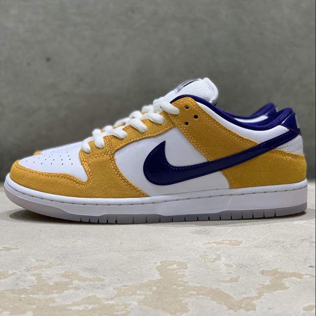 NIKE(ナイキ)のNIKE SB DUNK LOW PRO LASER ORANGE メンズの靴/シューズ(スニーカー)の商品写真