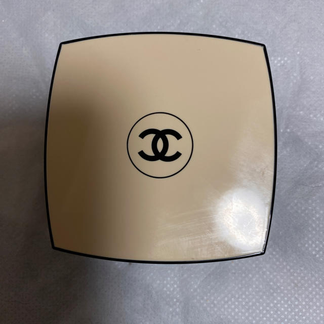 CHANEL(シャネル)のCHANEL パフファンデーション コスメ/美容のベースメイク/化粧品(ファンデーション)の商品写真