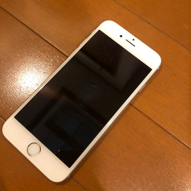 Apple(アップル)のiPhone 6s 128GB シルバー スマホ/家電/カメラのスマートフォン/携帯電話(スマートフォン本体)の商品写真