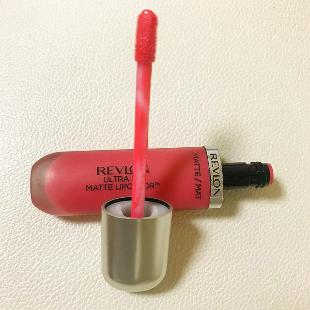 REVLON(レブロン)のREVLON レブロン　ピンク　ウルトラHD マット　リップカラー　口紅 コスメ/美容のベースメイク/化粧品(口紅)の商品写真