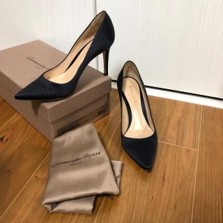 ジャンヴィットロッシ(Gianvito Rossi)のジャンビトロッシ　ブラックサテンパンプス　35half(ハイヒール/パンプス)