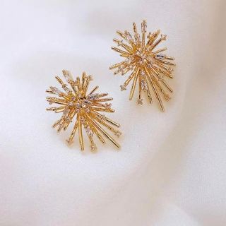 アメリヴィンテージ(Ameri VINTAGE)の【NEW】新品インポート♡花火 キラキラ ゴールド ピアス(ピアス)