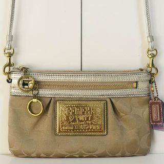 コーチ(COACH)の☆超美品送料無料☆COACHコーチシグネチャーキャンバスショルダーバッグ(ショルダーバッグ)