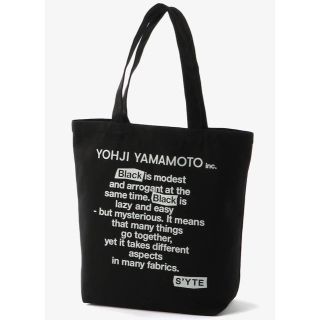 ヨウジヤマモト(Yohji Yamamoto)の「Black Is Modest」Message tote ヨウジヤマモト(トートバッグ)