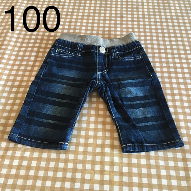 100 デニム ハーフパンツ  キッズ/ベビー/マタニティのキッズ服男の子用(90cm~)(パンツ/スパッツ)の商品写真