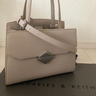 チャールズアンドキース(Charles and Keith)のピンクベージュ　カバン　⚠️気分的値下げ(ハンドバッグ)