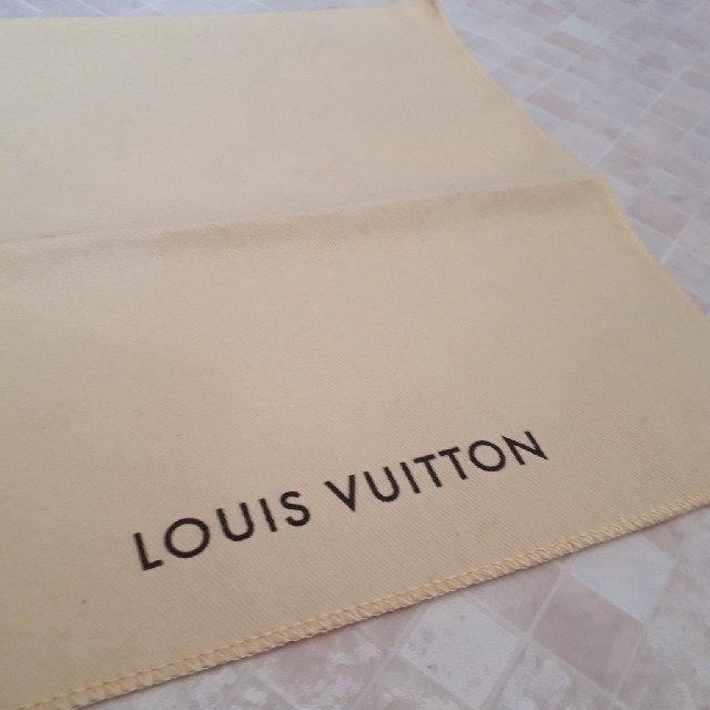 LOUIS VUITTON(ルイヴィトン)のLOUIS VUITTON ☆ 布袋 レディースのバッグ(ショップ袋)の商品写真