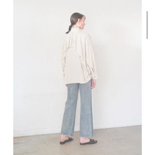 ステュディオス(STUDIOUS)のback flowing frill shirt(シャツ/ブラウス(長袖/七分))