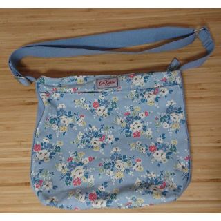 キャスキッドソン(Cath Kidston)のキャス・キッドソン Cath Kidston メッセンジャーバッグ 水色花柄(メッセンジャーバッグ)