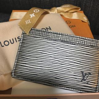 ルイヴィトン(LOUIS VUITTON)のルイヴィトン カードケース エピ 限定色 (名刺入れ/定期入れ)