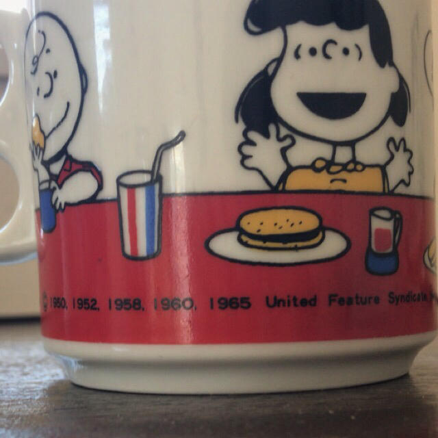 SNOOPY(スヌーピー)のスヌーピー1965年製マグカップ☆ビンテージ インテリア/住まい/日用品のキッチン/食器(グラス/カップ)の商品写真