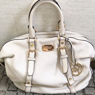 マイケルコース(Michael Kors)のMICHAEL KORS 白　ハンド／ショルダーバッグ(ショルダーバッグ)