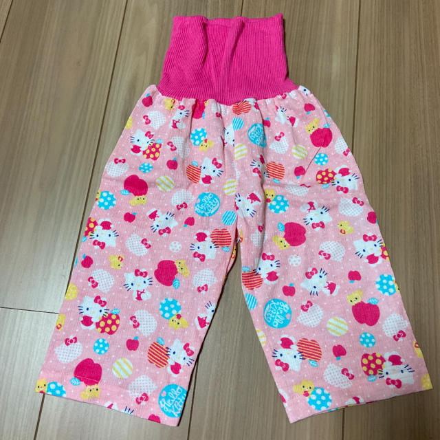 新品タグ付きキティパジャマ　100㎝ キッズ/ベビー/マタニティのキッズ服女の子用(90cm~)(パジャマ)の商品写真