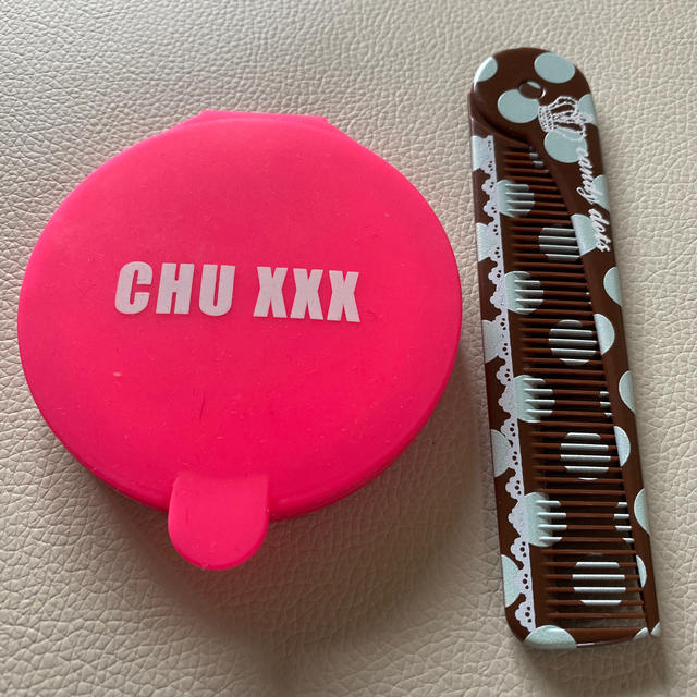 CHU XXX(チュー)の値下げ中❗️★新品未使用★  手鏡&クシ レディースのファッション小物(ミラー)の商品写真