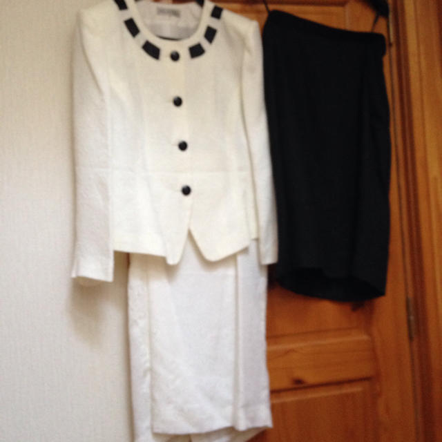 スカート2枚付き❤️スーツ レディースのフォーマル/ドレス(スーツ)の商品写真