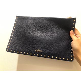 ヴァレンティノ(VALENTINO)のバレンティノ　スタッズ　バッグ　クラッチバッグ(セカンドバッグ/クラッチバッグ)