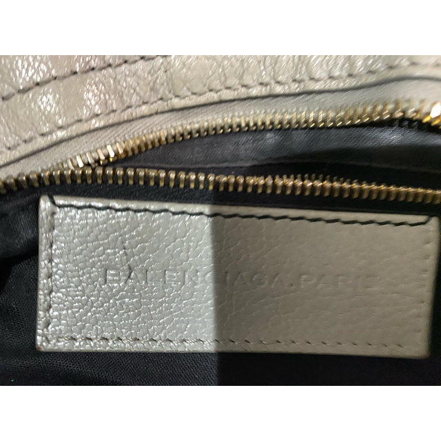 BALENCIAGA BAG(バレンシアガバッグ)のバレンシアガ　BALENCIAGA 中古　グレー　クリスマス限定色バック　バッグ レディースのバッグ(ハンドバッグ)の商品写真