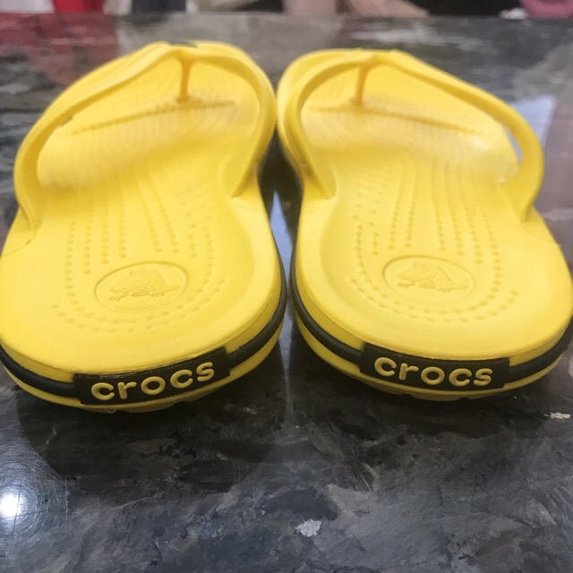 crocs(クロックス)のcrocs サンダル イエロー レディースの靴/シューズ(サンダル)の商品写真