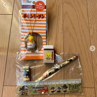 ニッシンショクヒン(日清食品)のひよこちゃんストラップ&ひよこちゃん消ゴム&minions文具セット(キャラクターグッズ)