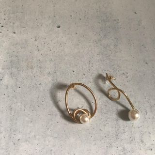 アメリヴィンテージ(Ameri VINTAGE)のアシンメトリーパールピアス(ピアス)