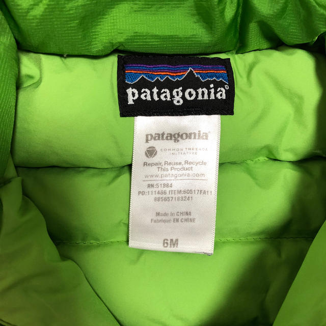 patagonia(パタゴニア)のパタゴニア ダウンジャケット ベビー 6m  キッズ/ベビー/マタニティのベビー服(~85cm)(ジャケット/コート)の商品写真