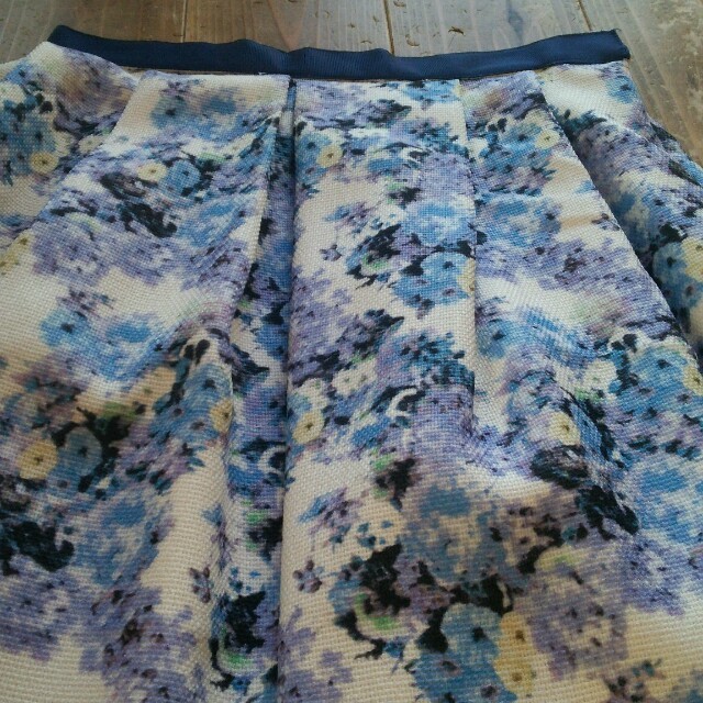 PATTERN fiona(パターンフィオナ)のパターンフィオナ フラワースカート＊ レディースのスカート(ひざ丈スカート)の商品写真