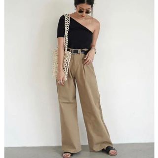 ザラ(ZARA)のflugge HW apricot chino(チノパン)