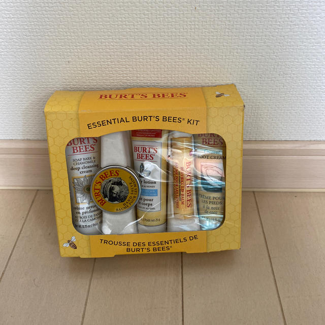 BURT'S BEES(バーツビーズ)のBURT'S BEES✨エッセンシャルキット✨新品 コスメ/美容のボディケア(その他)の商品写真