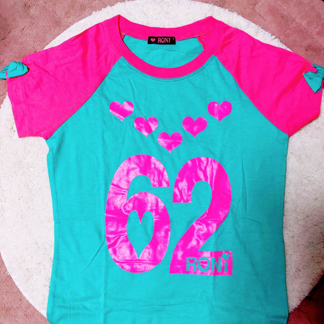 RONI(ロニィ)のRONI お袖リボンTシャツ  ピンク×グリーン  L キッズ/ベビー/マタニティのキッズ服女の子用(90cm~)(Tシャツ/カットソー)の商品写真