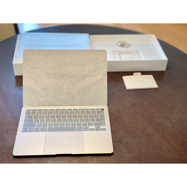 Apple(アップル)のMacBook Air 2020 Core i5 USキーボードカバー付き スマホ/家電/カメラのPC/タブレット(ノートPC)の商品写真