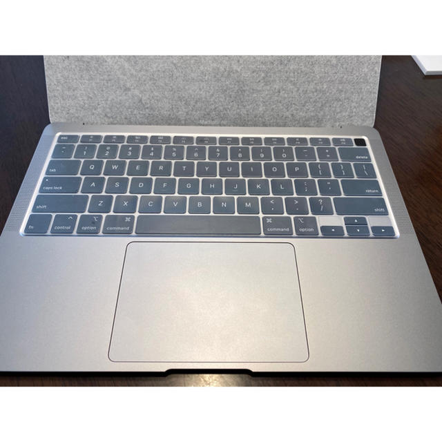 Apple(アップル)のMacBook Air 2020 Core i5 USキーボードカバー付き スマホ/家電/カメラのPC/タブレット(ノートPC)の商品写真