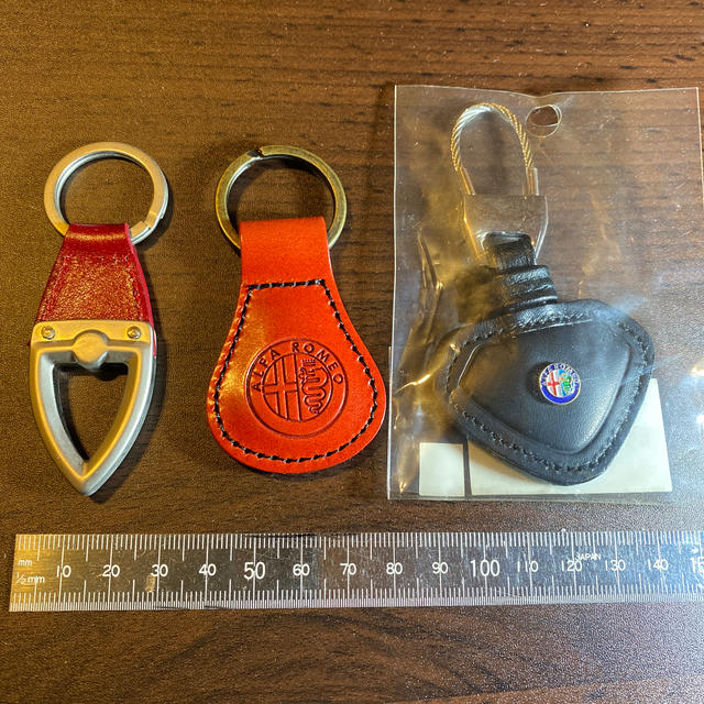 Alfa Romeo(アルファロメオ)のアルファロメオ　キーホルダー3種非売品 メンズのファッション小物(キーホルダー)の商品写真