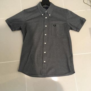 フレッドペリー(FRED PERRY)のフレッドペリー　シャツ　グレー　M(シャツ)