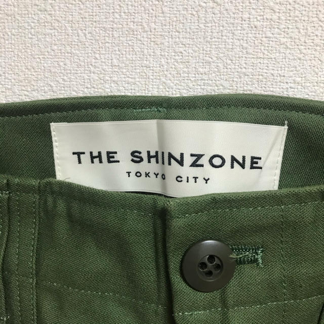 Shinzone(シンゾーン)のShinzone ベイカーパンツ  カーキ 32サイズ レディースのパンツ(カジュアルパンツ)の商品写真