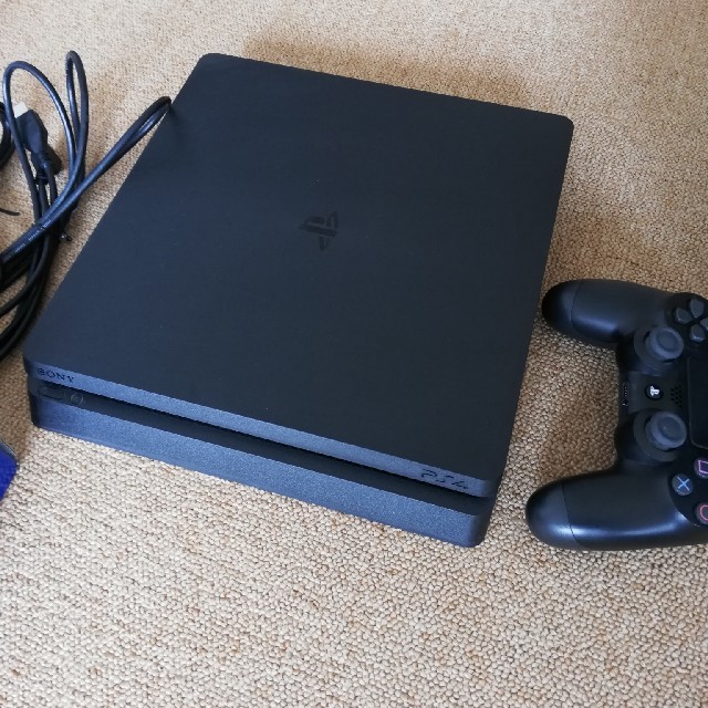 PlayStation4(プレイステーション4)のPlay station 4 500GB エンタメ/ホビーのゲームソフト/ゲーム機本体(家庭用ゲーム機本体)の商品写真