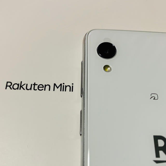 Rakuten(ラクテン)のRakuten mini 本体 おまけケース付 スマホ/家電/カメラのスマートフォン/携帯電話(スマートフォン本体)の商品写真