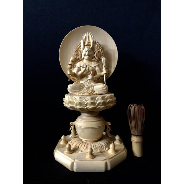 新作 天然木檜材を使用 高30cm 仏教工芸 仏師手仕上げ品 愛染明王座像のサムネイル