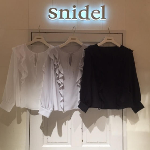 SNIDEL(スナイデル)の最終値下げsnidel♡シンプルフリルブラウス レディースのトップス(シャツ/ブラウス(長袖/七分))の商品写真