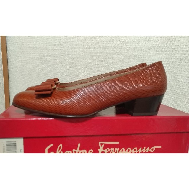 Salvatore Ferragamo(サルヴァトーレフェラガモ)の☆新品未使用☆フェラガモ Ferragamo パンプス 24cm レディースの靴/シューズ(ハイヒール/パンプス)の商品写真