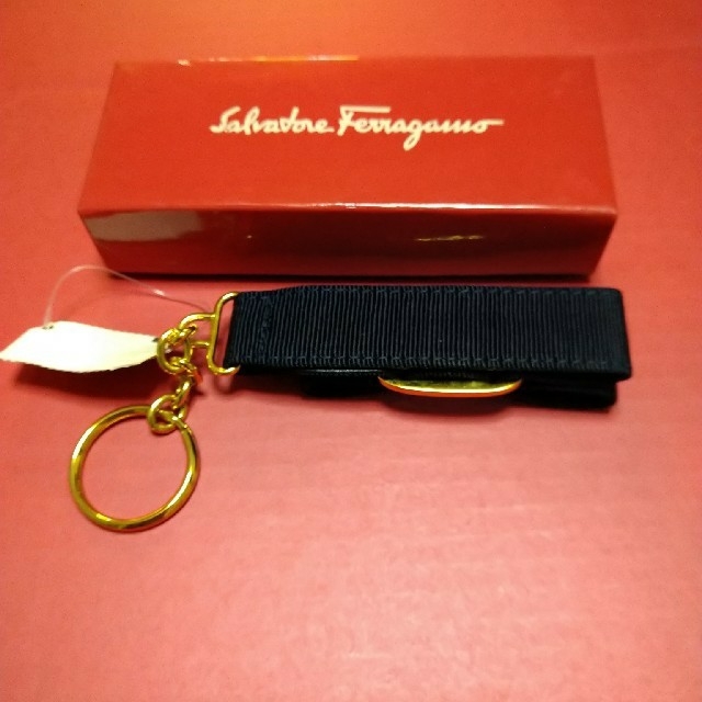 Salvatore Ferragamo(サルヴァトーレフェラガモ)のフェラガモキーホルダー レディースのファッション小物(キーホルダー)の商品写真