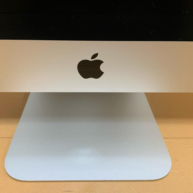 Apple(アップル)のApple iMac 21.5インチ late 2013  スマホ/家電/カメラのPC/タブレット(デスクトップ型PC)の商品写真