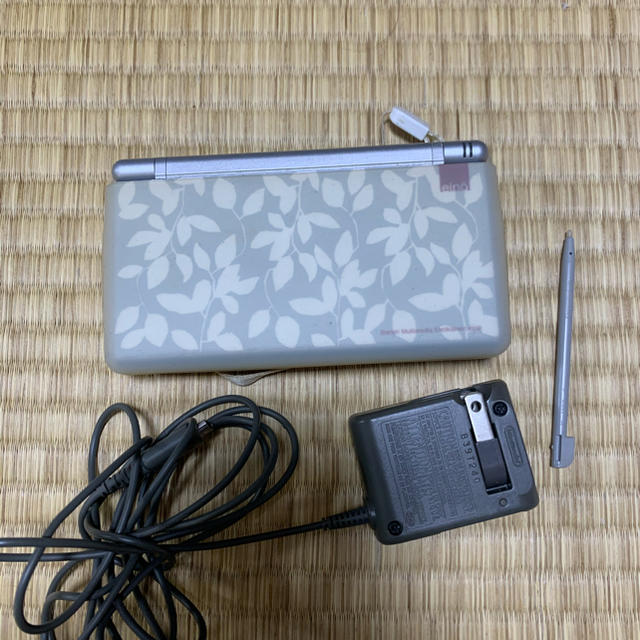 ニンテンドーDS(ニンテンドーDS)のNINTENDO DS lite エンタメ/ホビーのゲームソフト/ゲーム機本体(携帯用ゲーム機本体)の商品写真