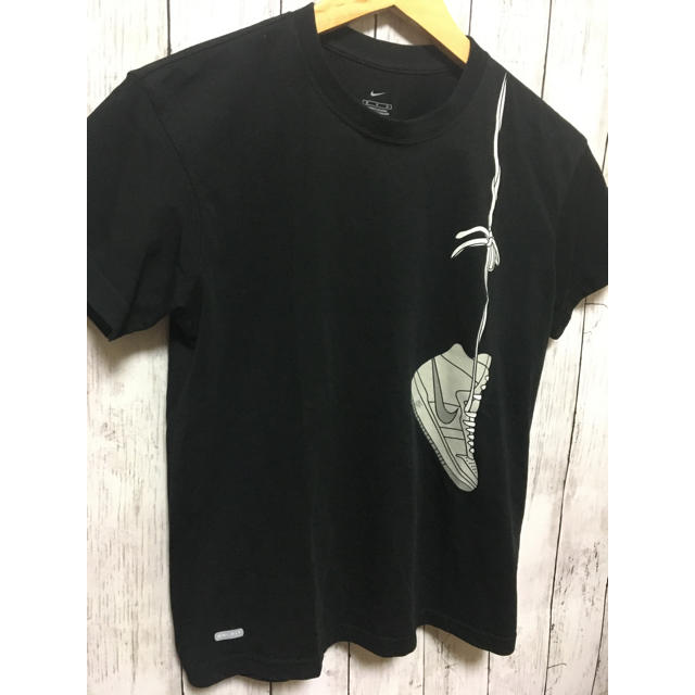 NIKE(ナイキ)のスニーカーTシャツ ナイキスニーカー NIKE お洒落 変わったデザイン レディースのトップス(Tシャツ(半袖/袖なし))の商品写真